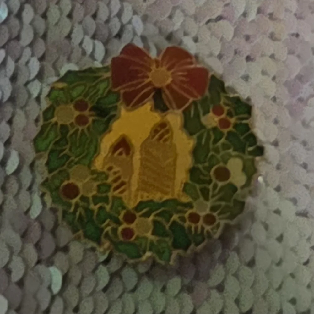 Festive Holiday Wreath Pin with Candle Design
